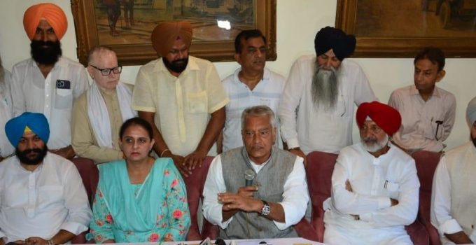 BJP Punjab Prez Sunil Jakhar and VP Jai Inder Kaur visit flood affected areas of Patiala District