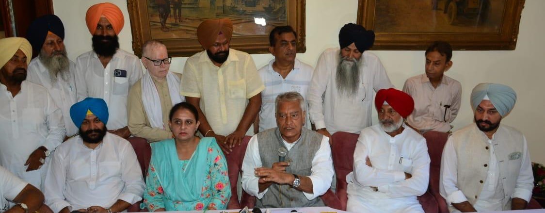 BJP Punjab Prez Sunil Jakhar and VP Jai Inder Kaur visit flood affected areas of Patiala District