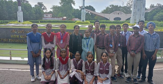 18 students of SOE witnessed the launch of PSLV-C56