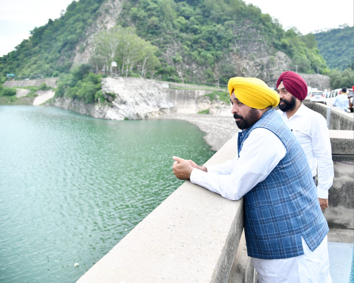 NO NEED TO PANIC AS SITUATION UNDER CONTROL: CM TO PEOPLE AFTER VISITING BHAKRA DAM