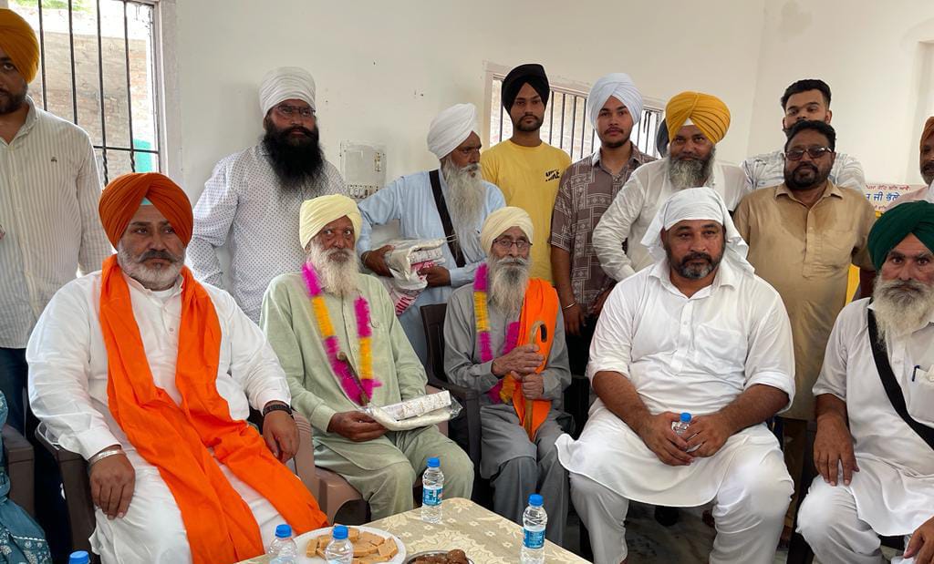 Cabinet Minister Chetan Singh Jauramajra visits homes of freedom fighters, pays respects to their indomitable spirit