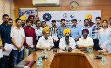PUNJAB WATER SUPPLY AND SEWERAGE BOARD CHAIRMAN DR. S.S. AHLUWALIA HANDS OVER APPOINTMENT LETTERS TO 21 JEs