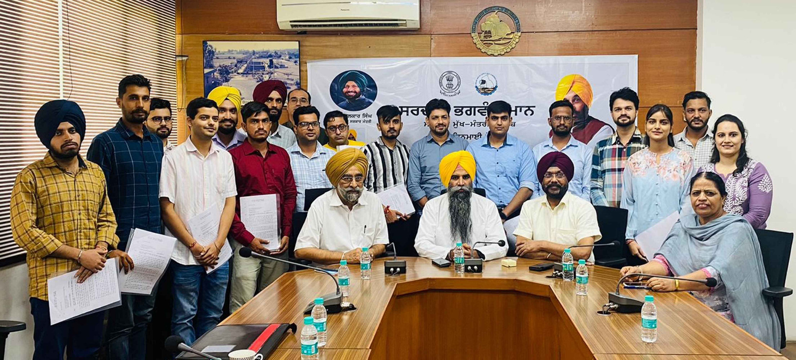 PUNJAB WATER SUPPLY AND SEWERAGE BOARD CHAIRMAN DR. S.S. AHLUWALIA HANDS OVER APPOINTMENT LETTERS TO 21 JEs