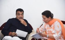 MP Patiala Preneet Kaur meets with Union Road Minister Nitin Gadkari