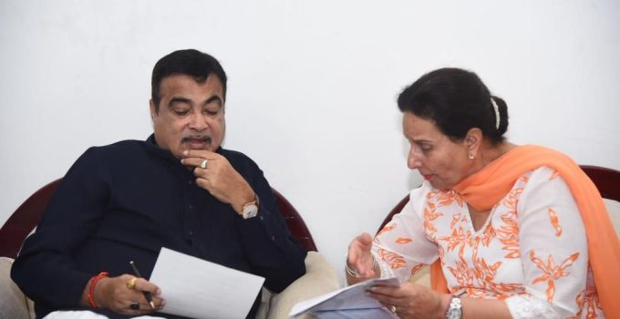 MP Patiala Preneet Kaur meets with Union Road Minister Nitin Gadkari