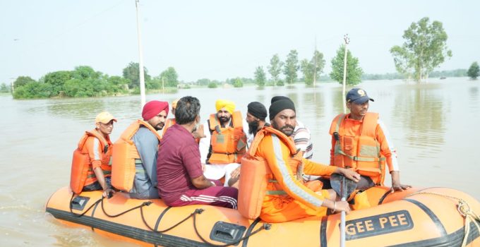 Aboard the boat, CM tours flood affected areas of Hoshiarpur