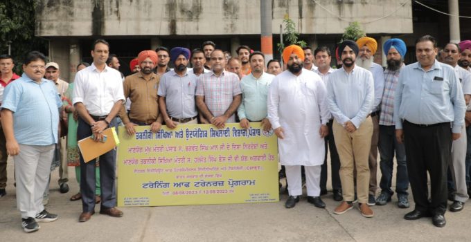 Harjot Singh Bains flags off 3 batches of 105 Instructors for honning their skills through specialized training programs