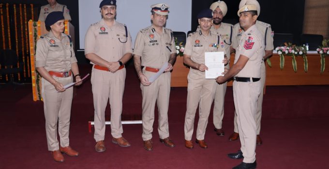 AHEAD OF I-DAY, DGP GAURAV YADAV HOLDS LAW AND ORDER REVIEW MEETING IN HOSHIARPUR
