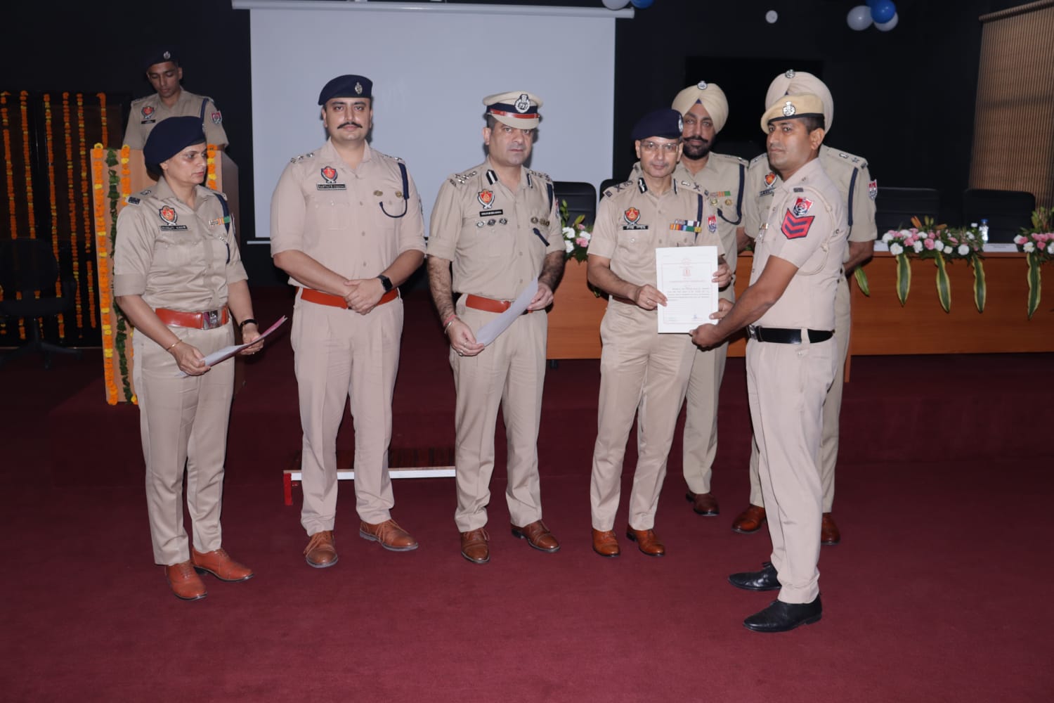 AHEAD OF I-DAY, DGP GAURAV YADAV HOLDS LAW AND ORDER REVIEW MEETING IN HOSHIARPUR