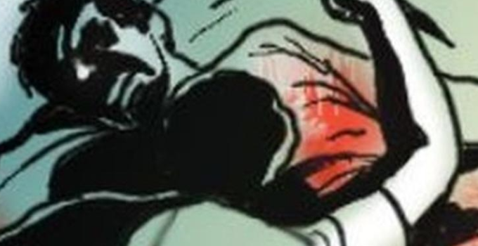 Daughter stabs father with knife