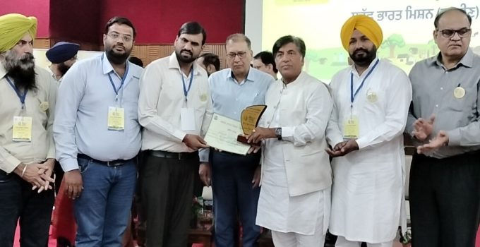 Jimpa honors 24 Gram Panchayats, 23 Schools and 23 Safai Sewaks at State Level function