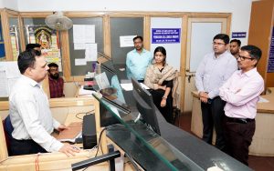 मुख्य निर्वाचन अधिकारी डॉ. विजय नामदेव ज़ादे ने अनुमति सेल का दौरा किया और कामकाज की समीक्षा की